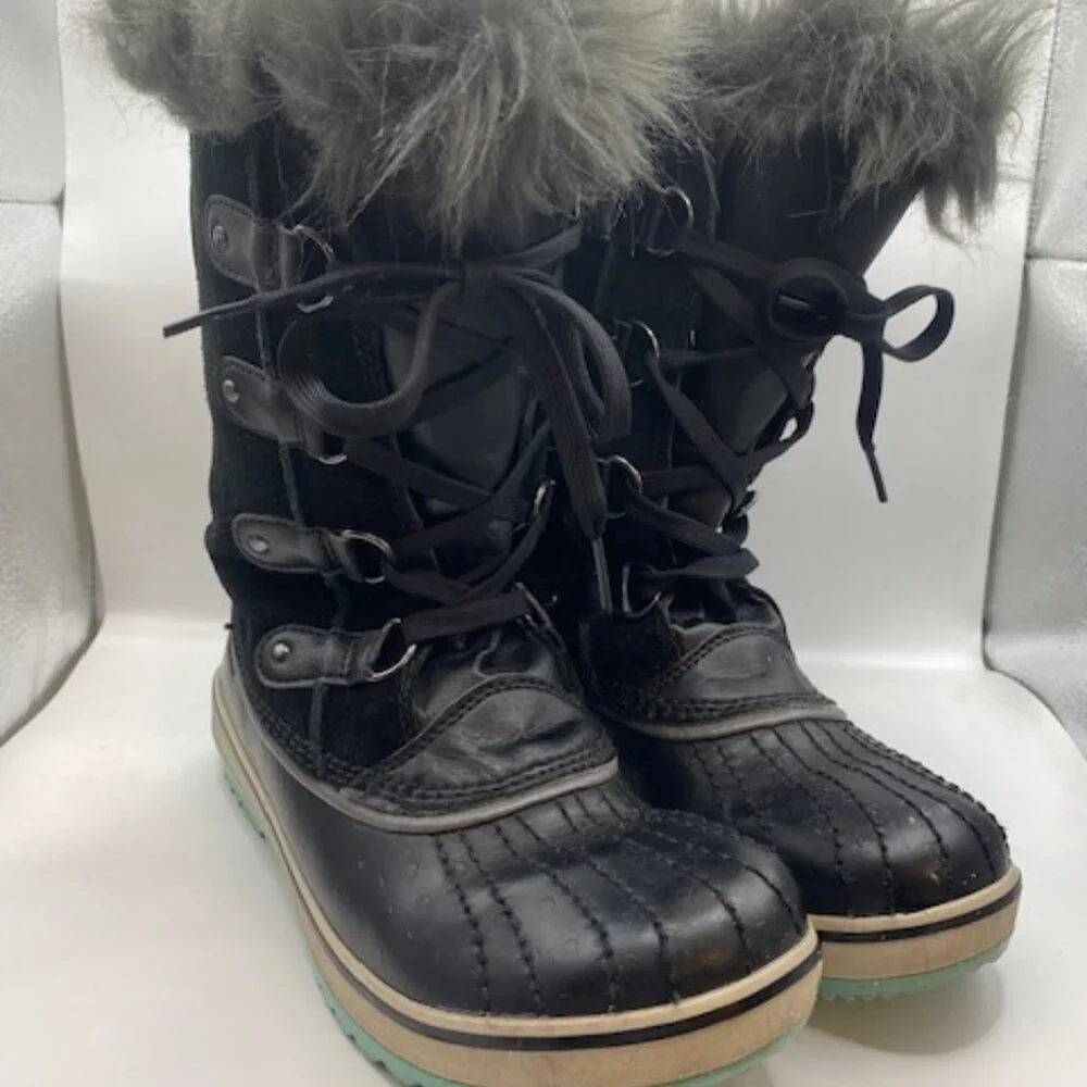 Kids SOREL black and blue lace up snow boots faux fur
